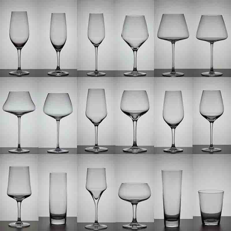 Eine Collage aus 18 verschiedenen Trinkgläsern, vorwiegend Weingläsern, die in drei horizontalen Reihen auf hellem Hintergrund angeordnet sind. Die Auswahl demonstriert die Vielfalt der Glasgeometrie.